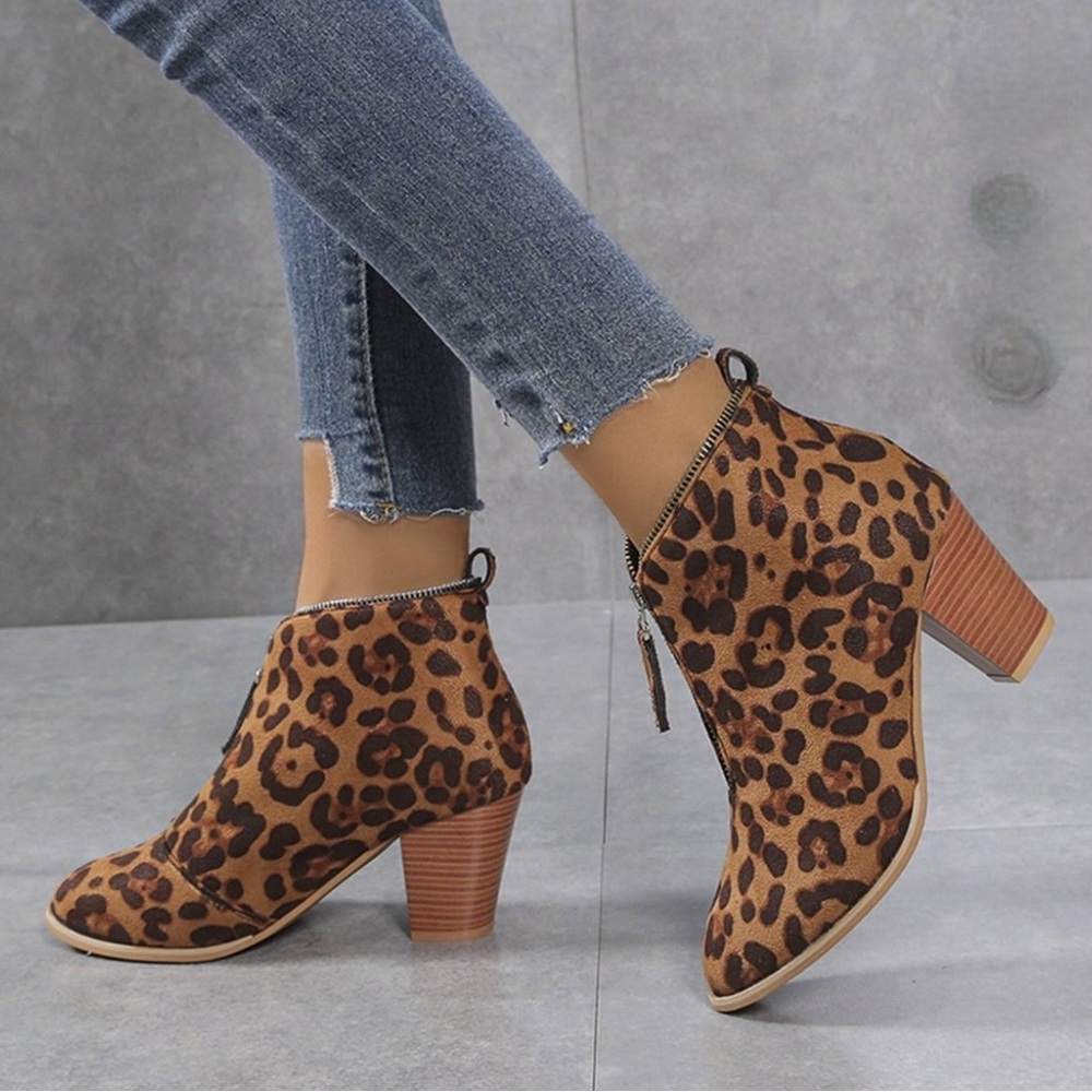 Coopserbil animal print booties